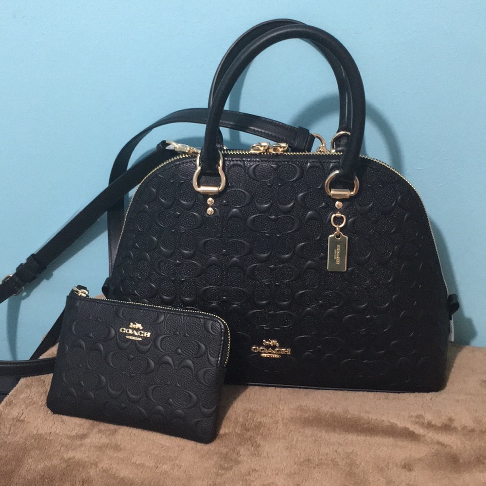 Coach Satchel and Wristlet set in Signature Leather 💯%AUTHENTIC